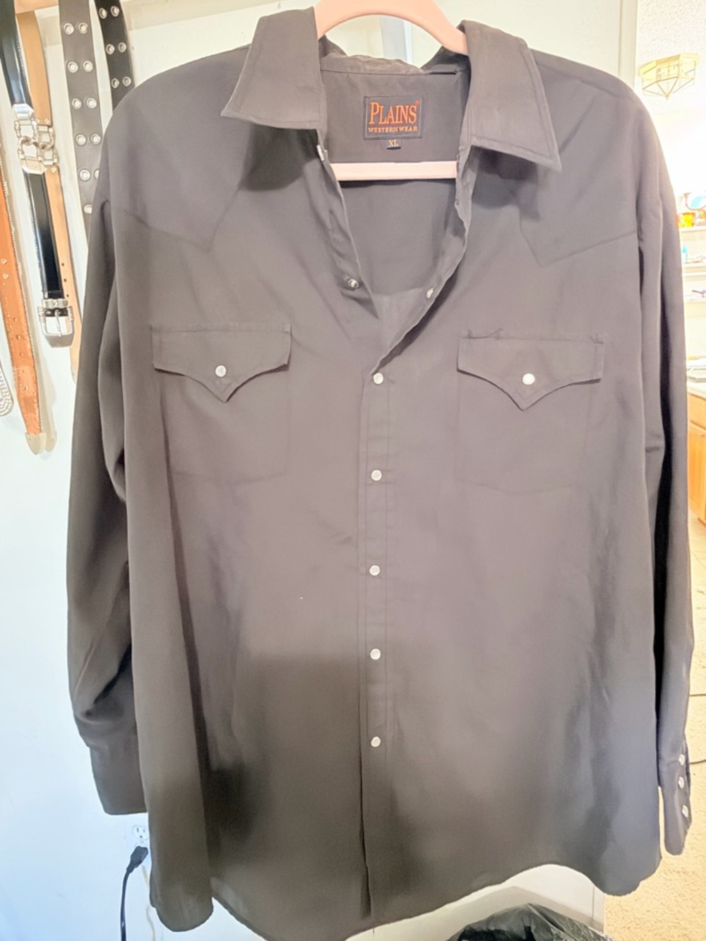 Men's Black Long-Sleeve Button-Down Shirt